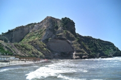 Costone sulla spiaggia di Torre Gaveta - Monte di Procida (Na)